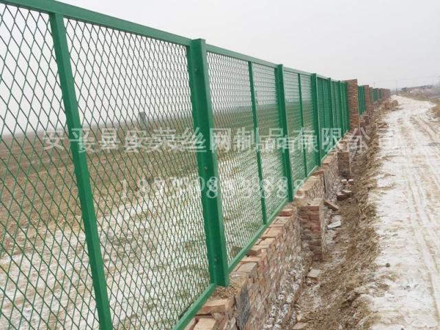 鋼板網護欄